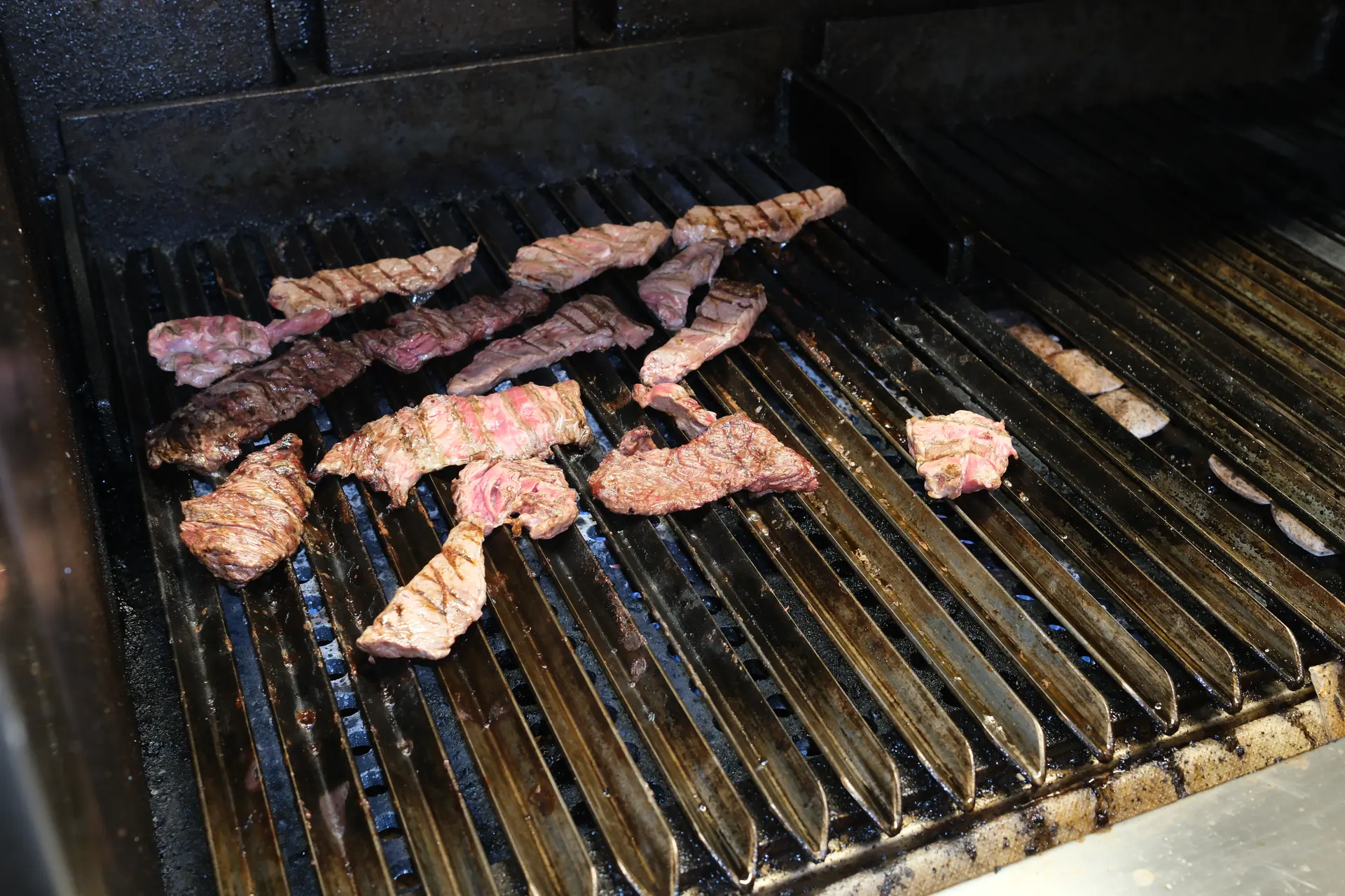 Viandes saisies sur la grille