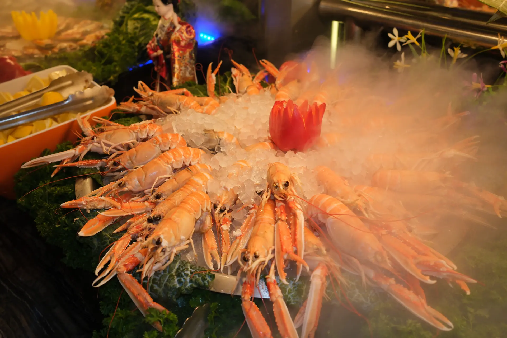 Langoustines sur glace dans la brume