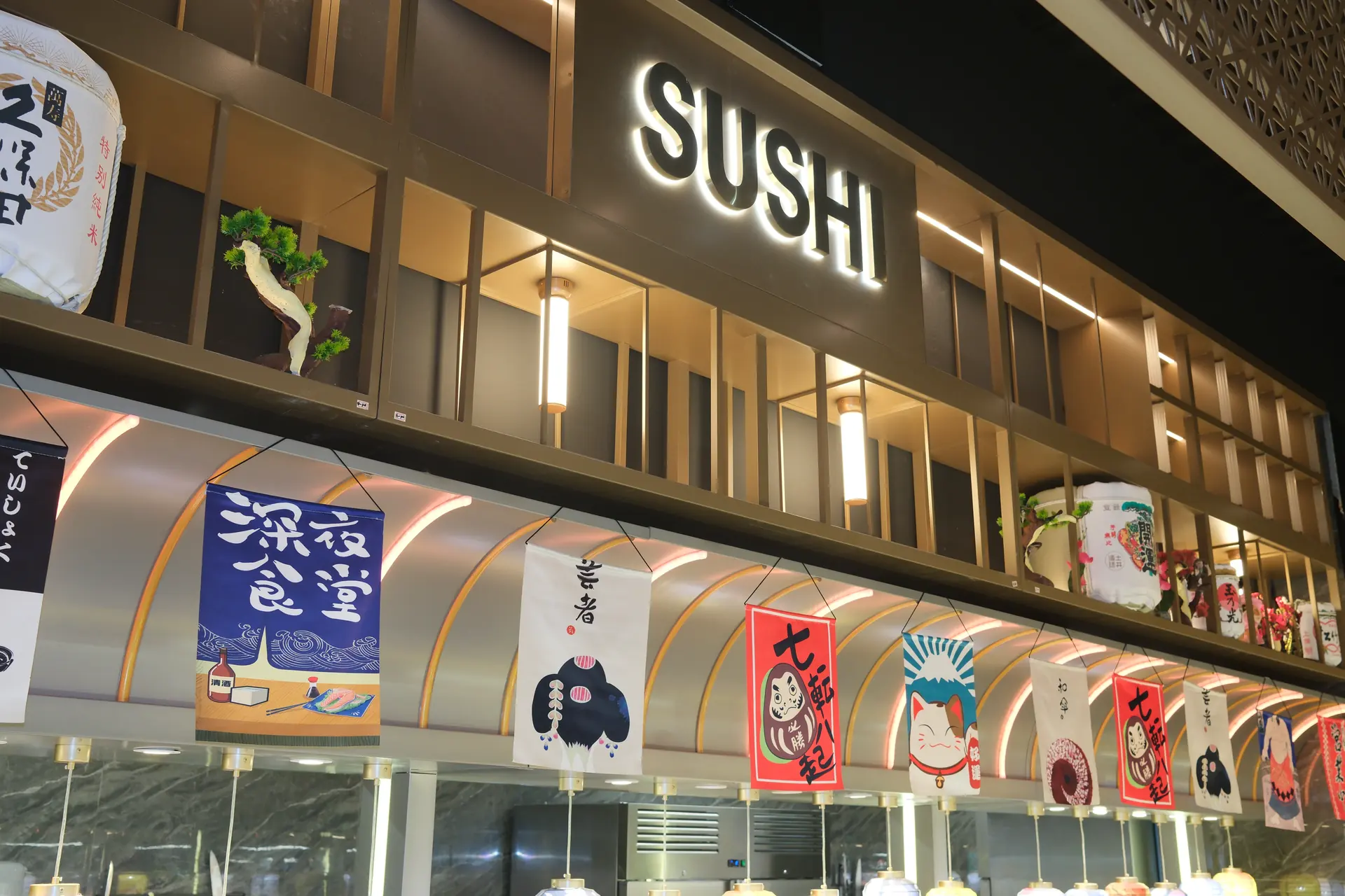Comptoir sushi 2XL avec bannières japonaises